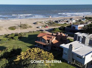 Casa · 350m² · 8 Ambientes · 3 Cocheras · Casa en Alquiler Frente Al Mar, 12 Pax. Pinamar Norte