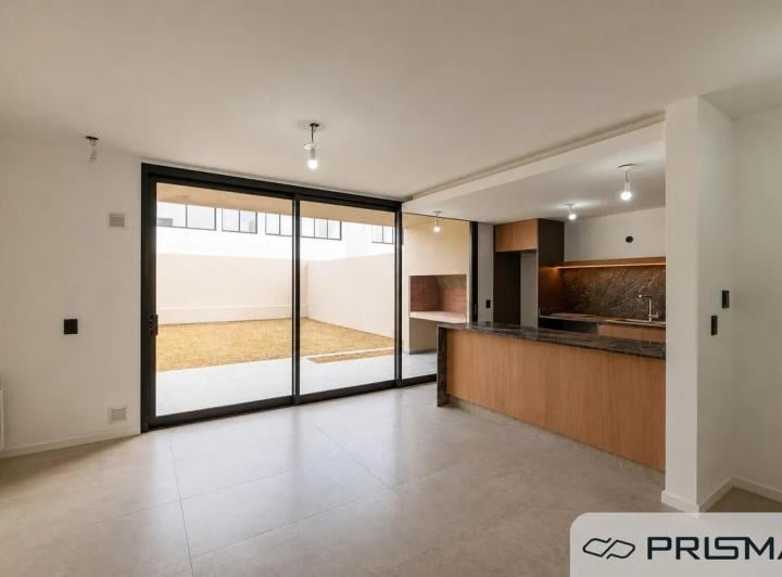 Casa · 166m² · 5 Ambientes · 1 Cochera