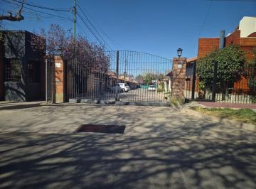 Casa · 100m² · 5 Ambientes · 1 Cochera · Remax Vendimia Vende Propiedad en Excelente Punto.