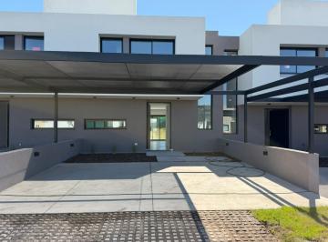 Casa · 220m² · 6 Ambientes · 4 Cocheras · Casa en Venta 3 Dorm en Siete Soles - Apta Credito Hipotecario