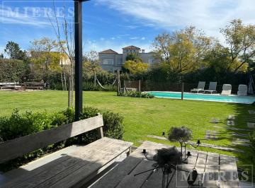 Casa · 800m² · 6 Ambientes · 2 Cocheras · Alquiler de Verano en Talar del Lago II