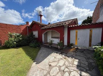 Casa · 73m² · 3 Ambientes · 3 Cocheras · Casa Tres Amb. C/ Amplio Parque y Cochera Pasante – Castelar