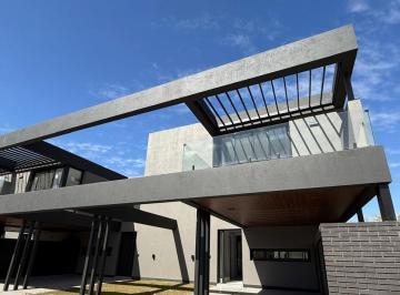 Casa · 182m² · 10 Ambientes · 2 Cocheras · Dúplex en Venta en Nuevo Malagueño – 3 Dorm. y 182 m² Cubiertos