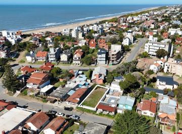 Terreno · 297m² · Lote Multifamiliar Mar de Ostende, a Una Cuadra del Mar.