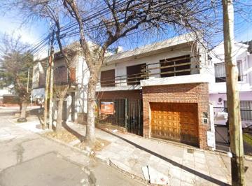 Casa · 190m² · 5 Ambientes · 1 Cochera · Casa en Venta 5 Amb. Villa Sarmiento Garaje Balcón Terraza