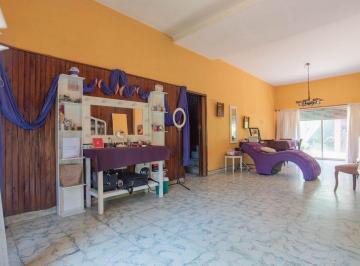 Casa · 230m² · 6 Ambientes · 2 Cocheras · Venta Casa 6 Ambientes Hurlingham Crédito Permuta