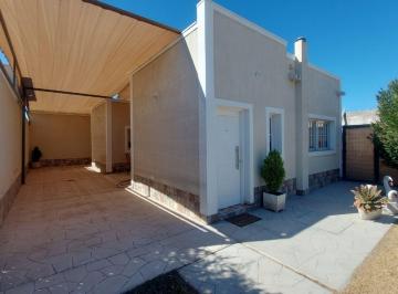 Casa · 170m² · 3 Ambientes · 3 Cocheras · Casa Mas Lote en Venta en Junin Mendoza