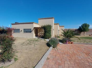 Casa · 245m² · 4 Ambientes · 2 Cocheras · Venta Casa Junin con Quincho y Pileta