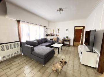 Casa · 166m² · 4 Ambientes · 2 Cocheras · Casa en Esquina con Parque y Garage Doble