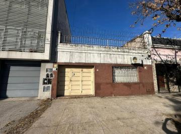 Depósito , Parque Chacabuco · Excelente Fábrica / Depósito en Venta en Parque Chacabuco – Lote Propio
