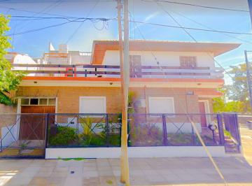 Casa · 190m² · 4 Ambientes · 1 Cochera · Alquiler Casa Saavedra 4 Amb. Terraza Cochera.