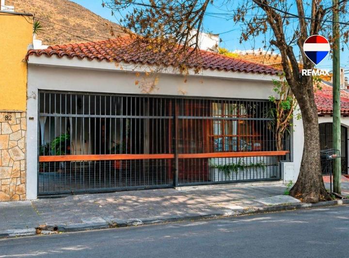 Casa · 310m² · 7 Ambientes · 2 Cocheras