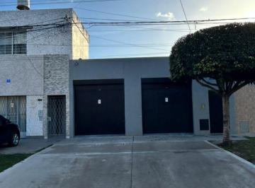 Casa de 1 ambiente, Rosario · Casa de 166 m² con 1 Dormitorio en Venta en Rosario