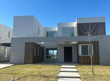 Casa · 210m² · 6 Ambientes · 2 Cocheras · Santa Ana, Villanueva, Casa a La Laguna, 265 m² Cubiertos