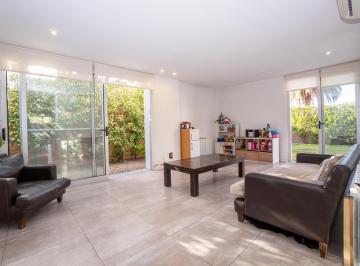 Casa · 130m² · 5 Ambientes · 2 Cocheras · Casa de 3 Dorm. en Venta en Manuel B Gonnet