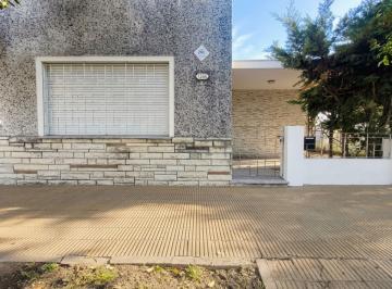 Casa · 130m² · 3 Ambientes · 2 Cocheras · Casa 3 Ambientes + Cochera + Local