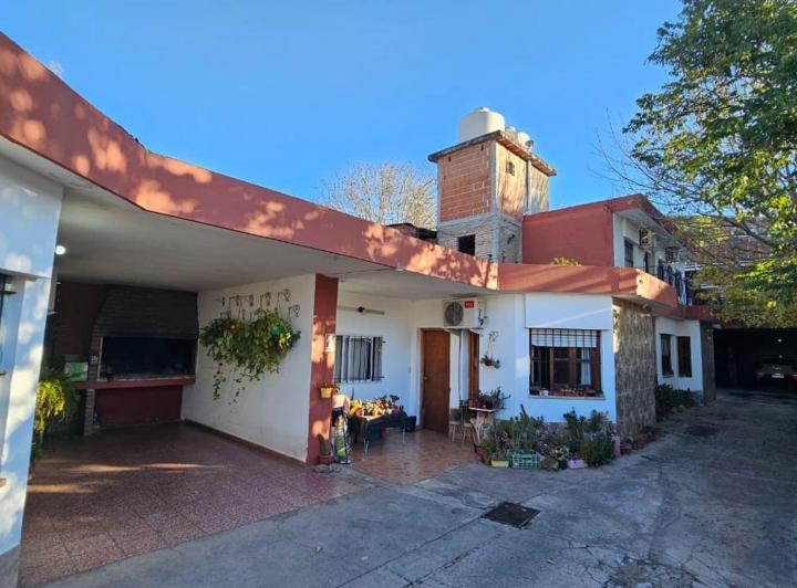Casa · 400m² · 12 Ambientes · 8 Cocheras