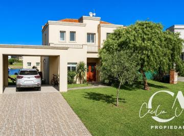 Casa · 148m² · 5 Ambientes · 2 Cocheras · Casa en Venta a La Laguna Country San Sebastian
