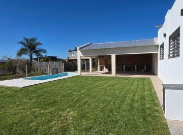 Casa de 5 ambientes, Cerrillos · Casa con Pileta y Quincho en Loteo Los Nogales | Terreno de 527 m²