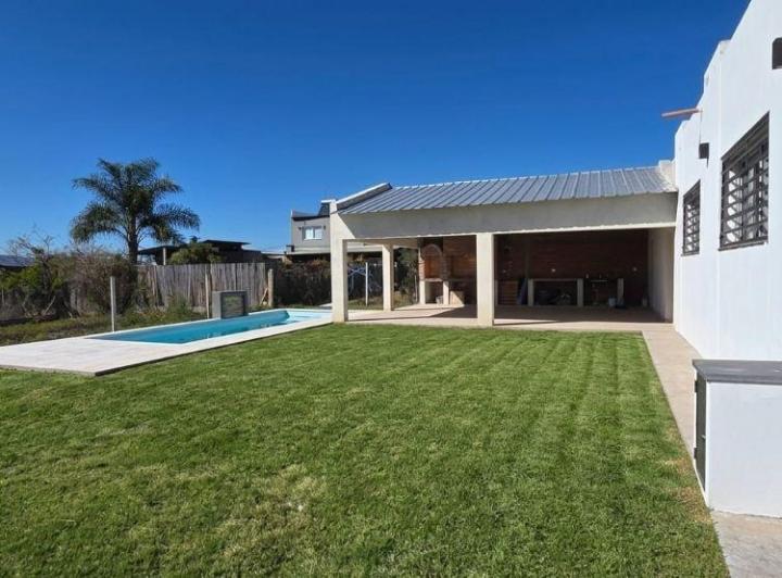 Casa · 130m² · 5 Ambientes · 4 Cocheras