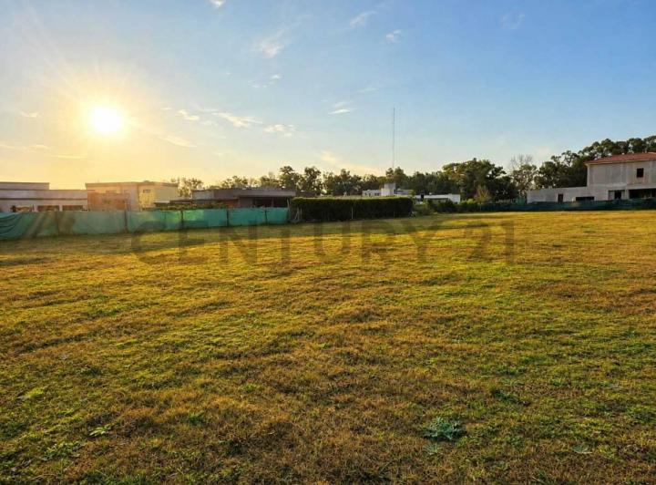 Terreno · 933m²