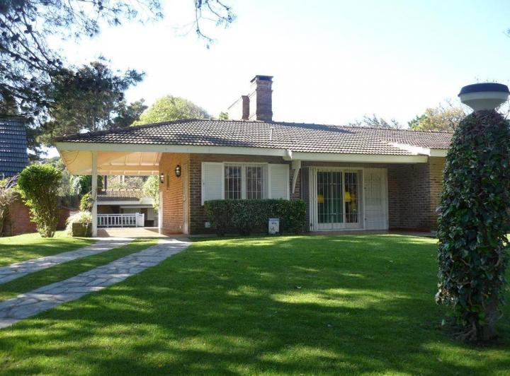 Casa · 251m² · 5 Ambientes · 1 Cochera