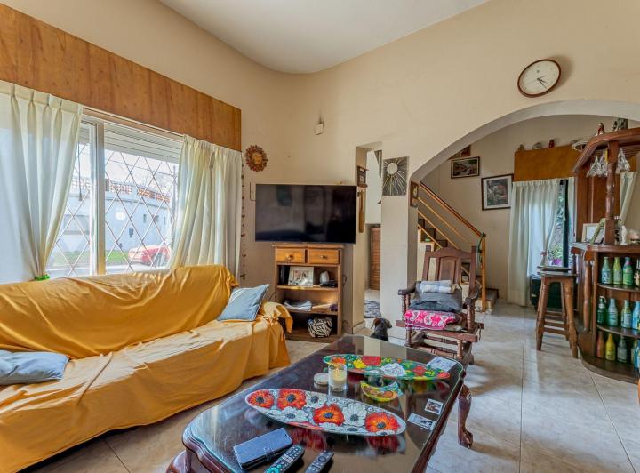 Casa · 214m² · 5 Ambientes · 1 Cochera