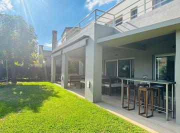 Casa · 230m² · 7 Ambientes · 3 Cocheras · Casa en Venta. Barrio Isla del Sol