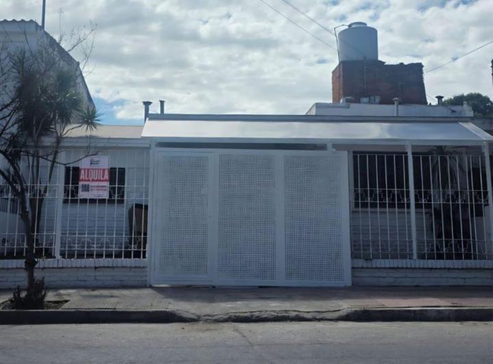 Casa · 66m² · 8 Ambientes · 1 Cochera