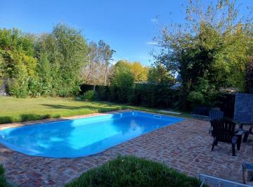 Casa · 112m² · 3 Ambientes · 1 Cochera · Venta Casa Quinta 3 Amb Quincho y Pileta