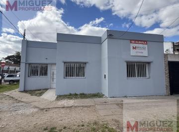 Casa · 75m² · 3 Ambientes · 2 Cocheras · Casa en Los Hornos