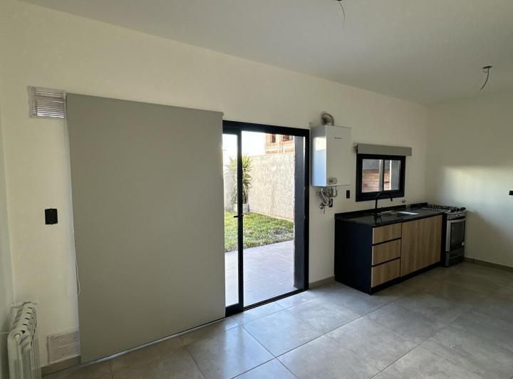 Casa · 90m² · 3 Ambientes · 2 Cocheras