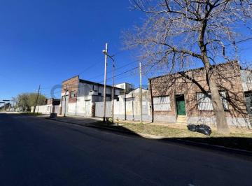 Bodega-Galpón · 3000m² · 10 Cocheras · Fábrica 8.000 m² - Salida a 2 Calles - Dep. Indep. + 2 Casas - Financia