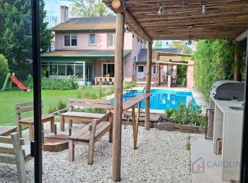 Casa · 240m² · 4 Ambientes · Casa en Barrio Cerrado Los Berros, Enero con Año Nuevo!