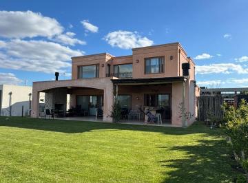 Casa · 250m² · 7 Ambientes · Alquiler Temporario - Casa - El Canton Golf