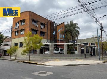 Bodega-Galpón · 2300m² · 4 Cocheras · Venta. Galpon con Oficinas y Estacionamientos. Pompeya.