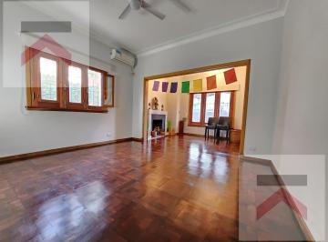 Casa · 185m² · 5 Ambientes · 1 Cochera · Hermoso Chalet con 4 Dorm. en Victoria - Patio. Quincho y Parrilla!