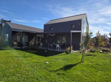 Casa · 110m² · 5 Ambientes · Casa 3 Dorm. en Dina Huapi