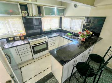 Casa · 252m² · 4 Ambientes · 8 Cocheras · Venta - Casa 4 Amb. C/depósito Garage - I. Casanova