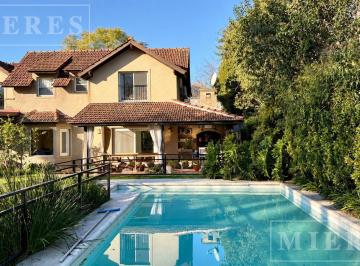 Casa · 190m² · 6 Ambientes · Casa en Alquiler Temporario en Senderos I