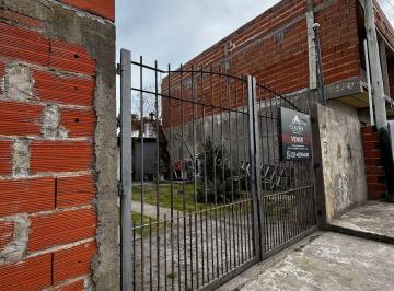 Casa de 3 ambientes, Berisso · Casa Sobre Lote de 302 m² con 2 Dorm. en Venta en Berisso