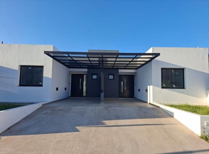 Casa · 97m² · 4 Ambientes · 1 Cochera