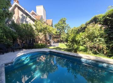 Casa · 215m² · 4 Ambientes · 2 Cocheras · Venta Casa 4 Ambientes con Dependencia y Playroom Pileta y Parrilla en Beccar San Isidro