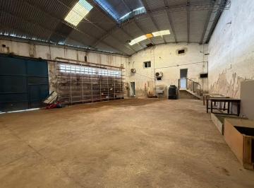 Bodega-Galpón · 300m² · 3 Ambientes · Galpon - Deposito / San Nicolas 2800