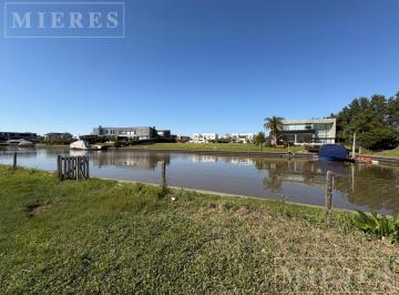 Terreno · 1035m² · Lote en Venta Al Rio en El Barrio Albanueva!
