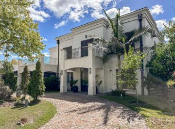 Casa · 361m² · 6 Ambientes · 2 Cocheras · Casa en Venta en Santa María de Tigre!