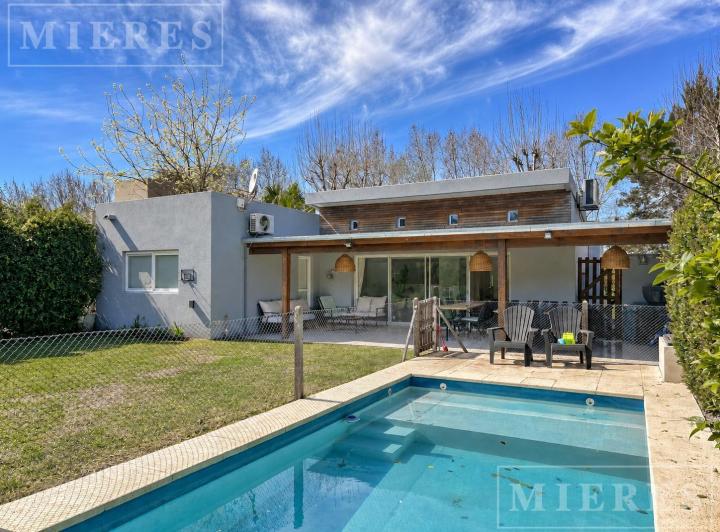 Casa · 105m² · 5 Ambientes · 2 Cocheras