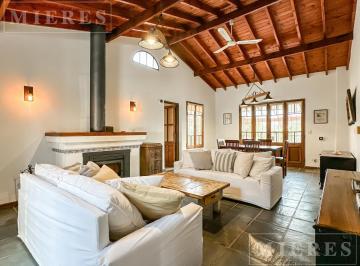 Casa · 239m² · 6 Ambientes · 5 Cocheras · Casa en Venta en Don Torcuato