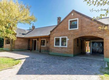 Casa · 155m² · 4 Ambientes · 1 Cochera · Casa en Venta 4 Amb con Pileta Barrio La Verdad