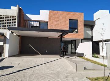 Casa de 1 ambiente, Córdoba · Casa Premium en Campo Chico – 3 Dorm., Cochera Doble y Patio – 250 m²